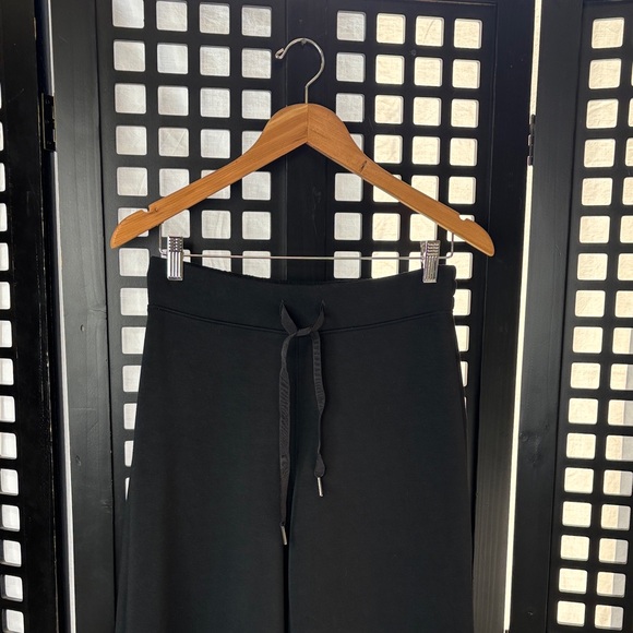 🖤 Spanx Black Wide Leg Pants Stretch Tie Waist Petite Medium Athleisure🖤 - Picture 3 of 11